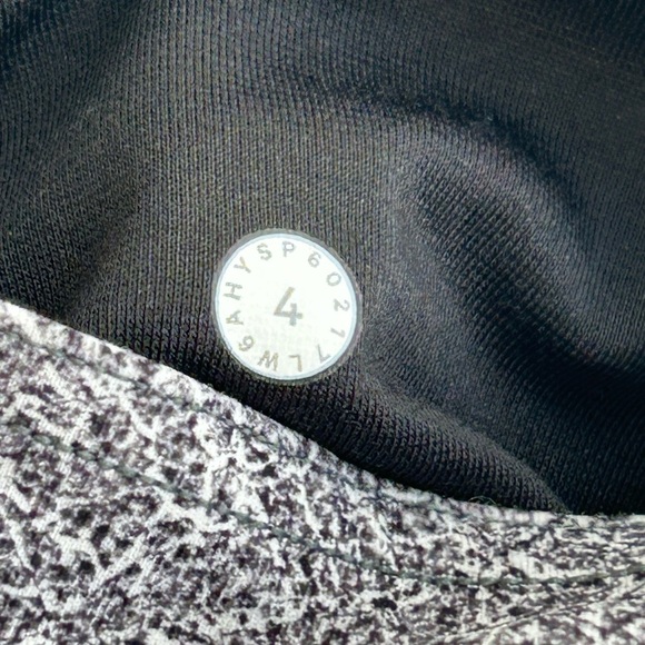 Lululemon Train Times Crop (17") Fractal Alpine White Black / Black Leggings Gym - Picture 13 of 14